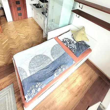 Апартаменты Modern Few Steps From Centre Прага