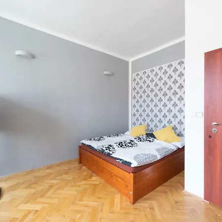 Modern Few Steps From Centre Apartment